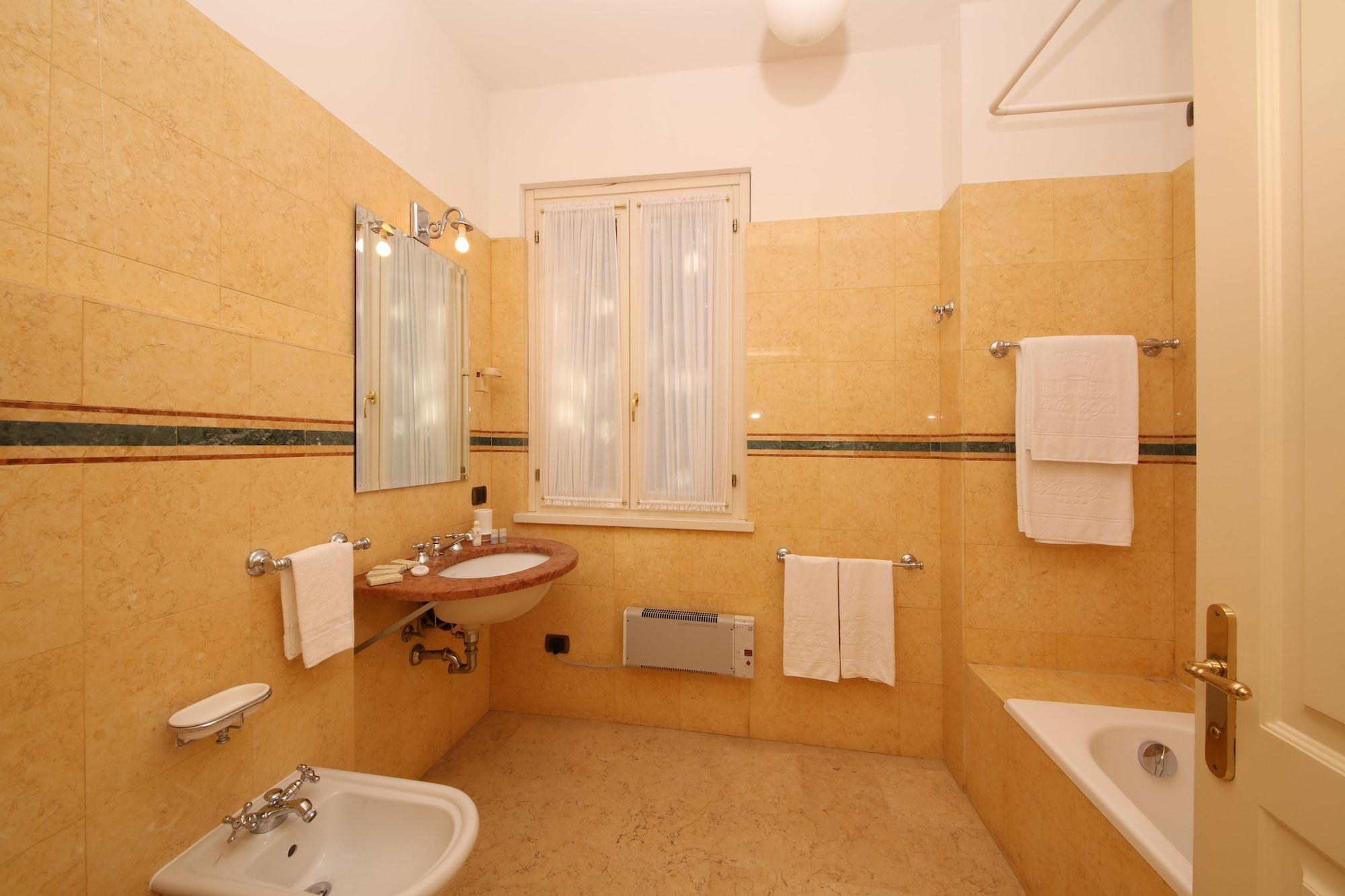 Villa Sofia Hotel Gardone Riviera Luaran gambar